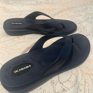 Okabashi navy flip flops
